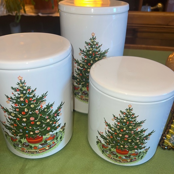 Pfaltzgraff Christmas Heritage canister set - Picture 1 of 9